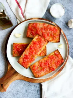 a plate of sliced pan con tomate