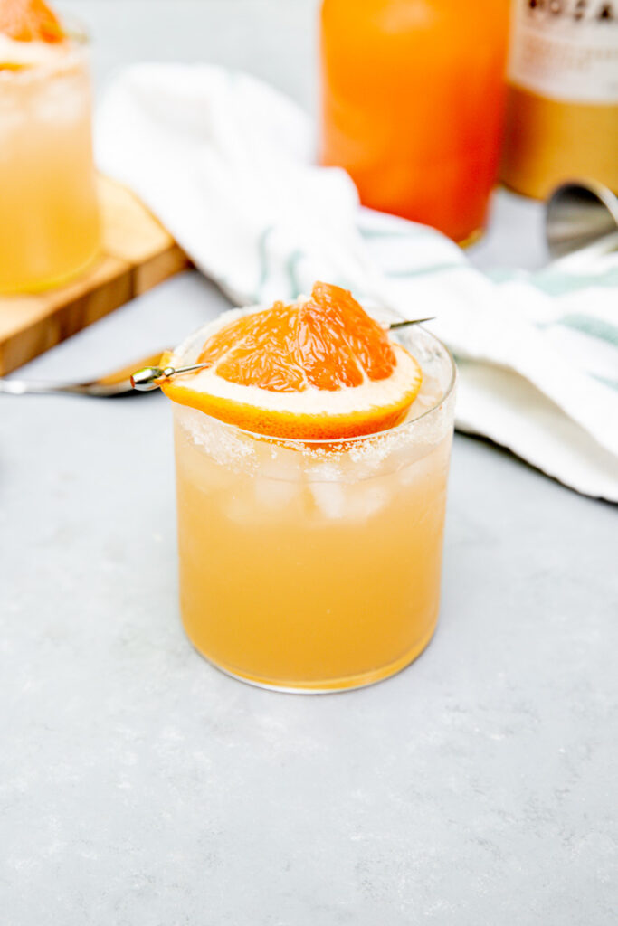 a mezcal grapefruit paloma with a grapefruit slice on top