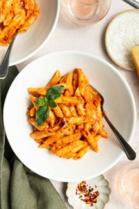 Vodka Sauce Recipe (Creamy Tomato Pasta Sauce)