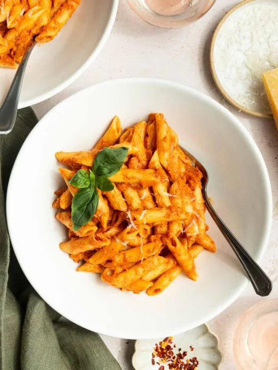 Vodka Sauce Recipe (Creamy Tomato Pasta Sauce)